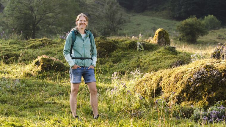 VAUDE-Geschäftsführerin Antje von Dewitz im Grünen