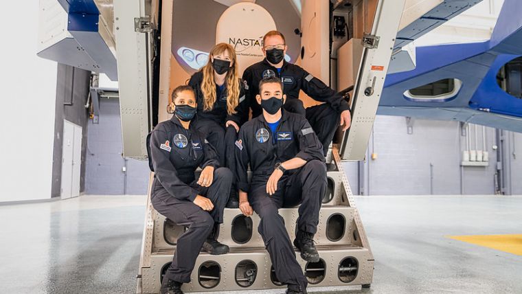 Die SpaceX Inspiration4-Crew: Hayley Arceneaux (oben links), Chris Sembroski (oben rechts), Dr. Sian Proctor (unten links), Jared Isaacman (unten rechts)