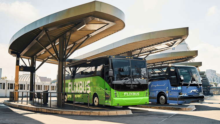 Flixbus an der Bushaltestelle